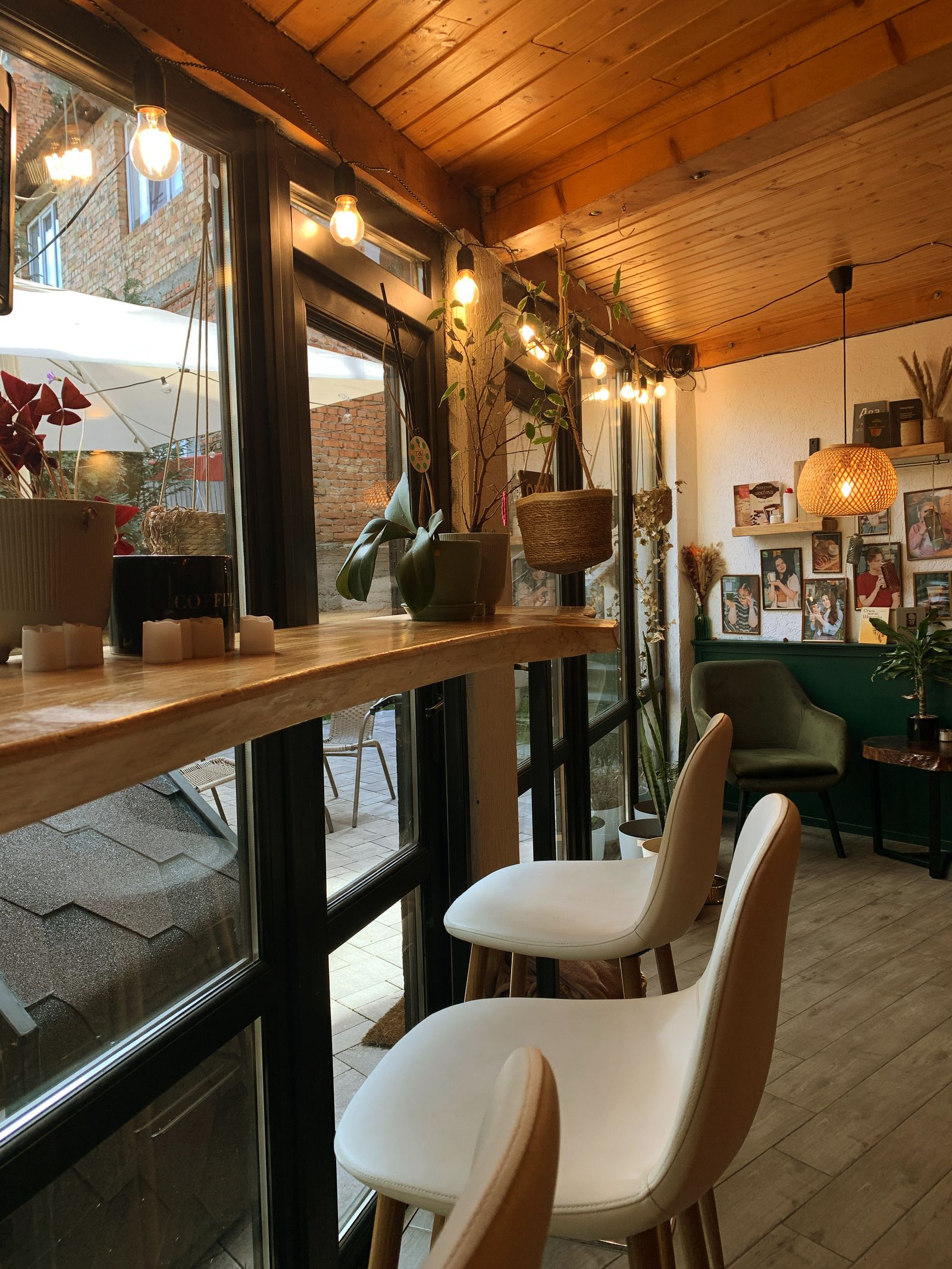 あたたかな照明の店内